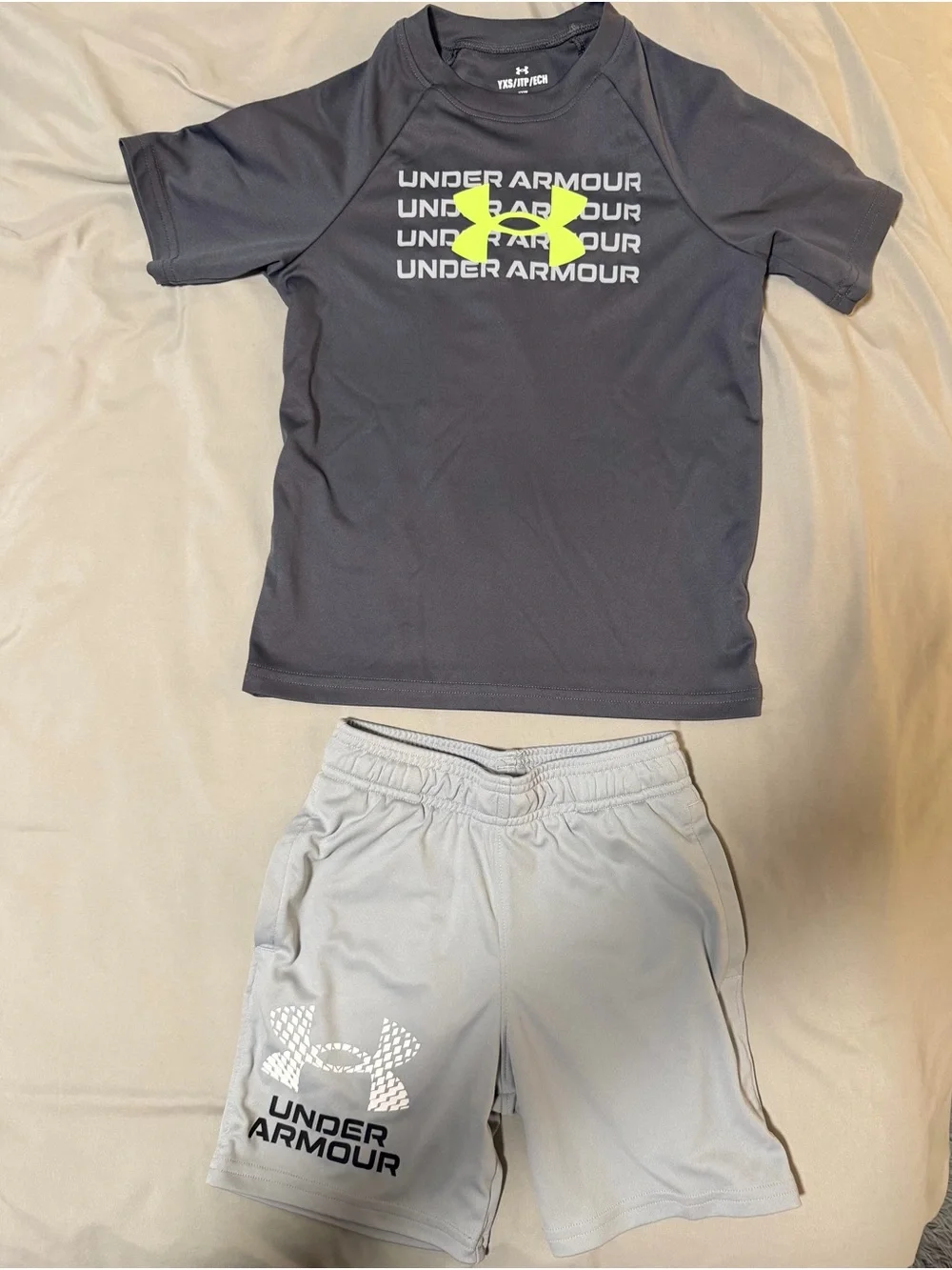 Under Armour boys YXS 2 piece shirt shorts set